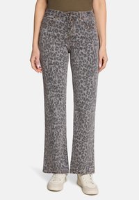 Прямые джинсы