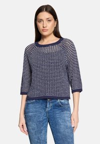 Пуловер с рукавом три четверти