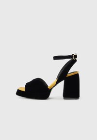 Босоножки на платформе Босоножки на платформе