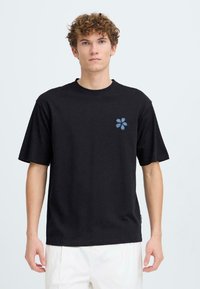 Футболка Футболка