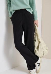 Спортивные штаны Спортивные штаны