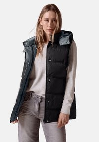 Стеганый жилет