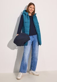 Стеганый жилет