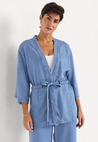 Джинсовая жилетка Джинсовая жилетка