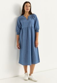 Джинсовое платье