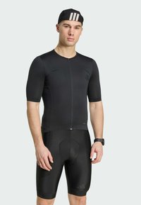 Спортивная форма Спортивная форма