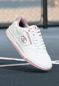 Кроссовки для зала