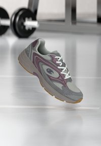 Тренировочные кроссовки