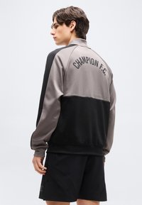 Спортивная куртка