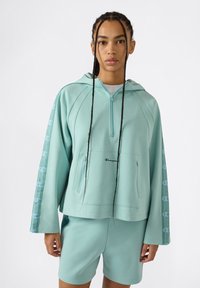 Пуловер с капюшоном Пуловер с капюшоном