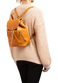 Кожаный рюкзак Кожаный рюкзак