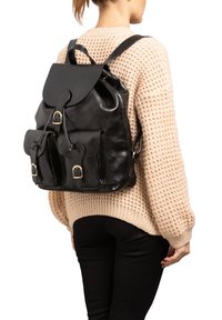 Кожаный рюкзак Кожаный рюкзак