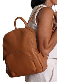 Кожаный рюкзак Кожаный рюкзак