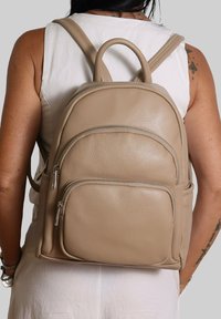 Кожаный рюкзак Кожаный рюкзак