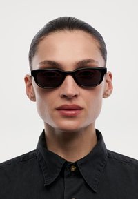 Солнечные очки Солнечные очки