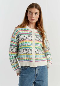 Жаккардовая вязаная кофта