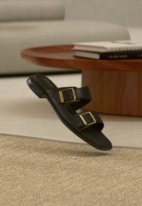 Шлепанцы Шлепанцы