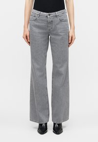 Свободные джинсы Свободные джинсы