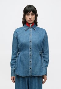 Джинсовая блузка