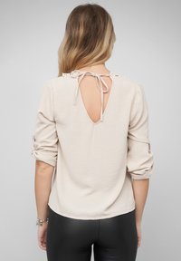 Блузка Блузка