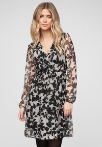 Короткое платье