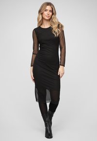 Платье футляр