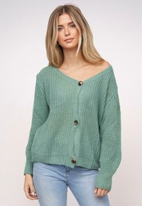 Длинный жилет