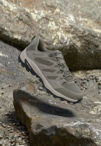 Походные кроссовки Походные кроссовки