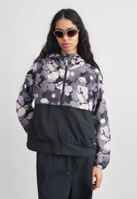 Спортивная куртка