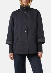 Короткое пальто