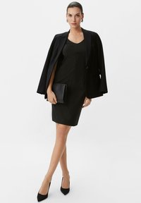 Платье футляр Платье футляр