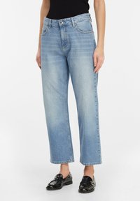 Прямые джинсы