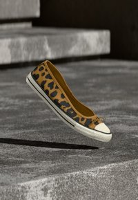 Спортивные балетки