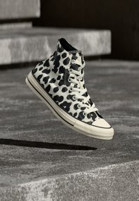 Высокие кеды Высокие кеды