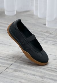 Спортивные балетки