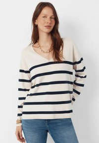 Пуловер в полоску Пуловер в полоску