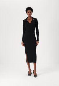 Вязаное платье