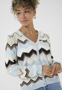 Вязаная кофта