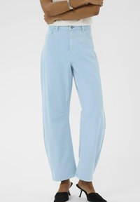 Свободные джинсы