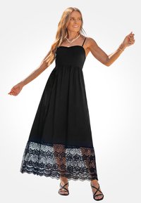 Платье без бретелек