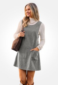 Короткое платье