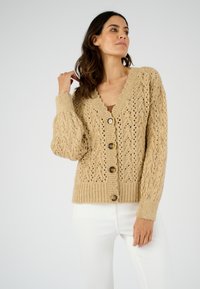 Вязаная кофта