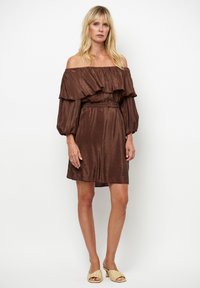 Короткое платье