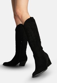 Ковбойские сапоги