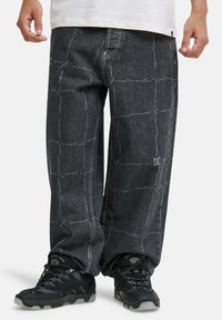 Свободные джинсы