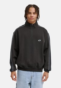 Спортивная кофта