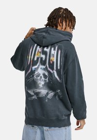 Спортивная кофта