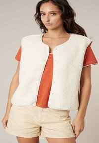 Пуховой жилет