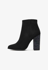 Высокие сапоги