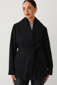 Короткое пальто Короткое пальто